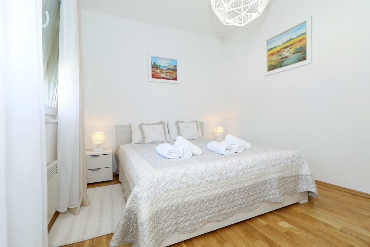 Apartament Apriori - Free Parking