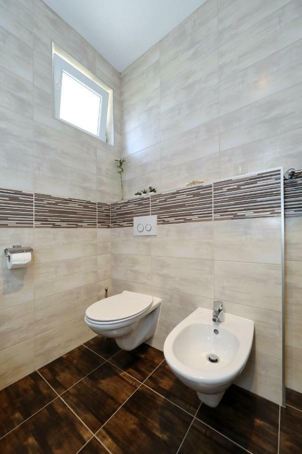 Apriori - Free Parking Apartament