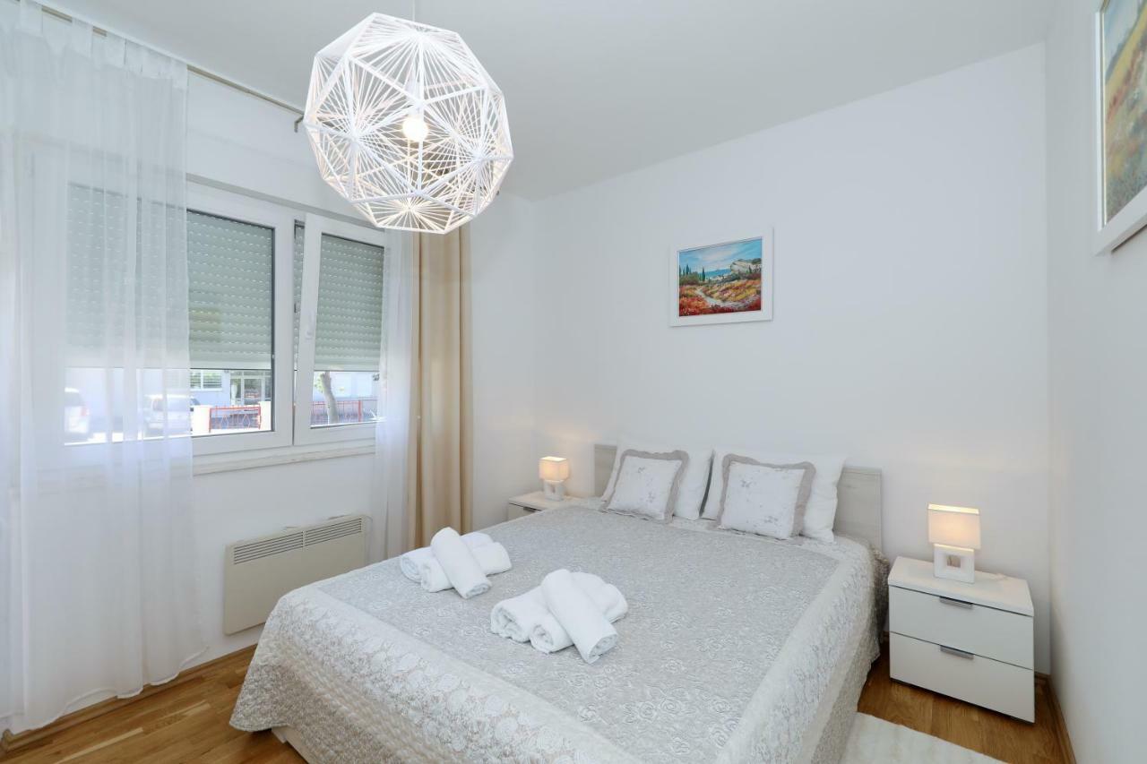 Apriori - Free Parking Apartament