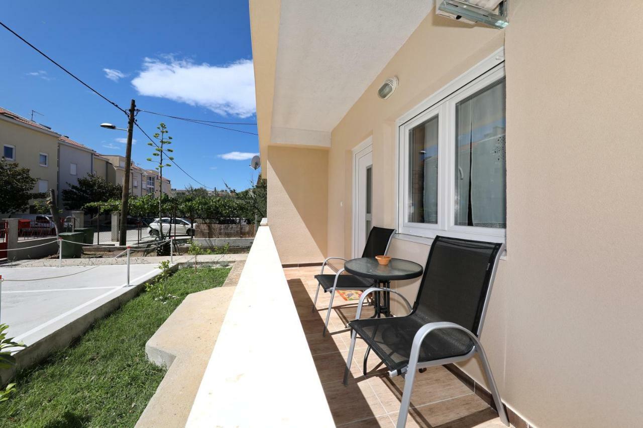 Apartment Apriori - Free Parking